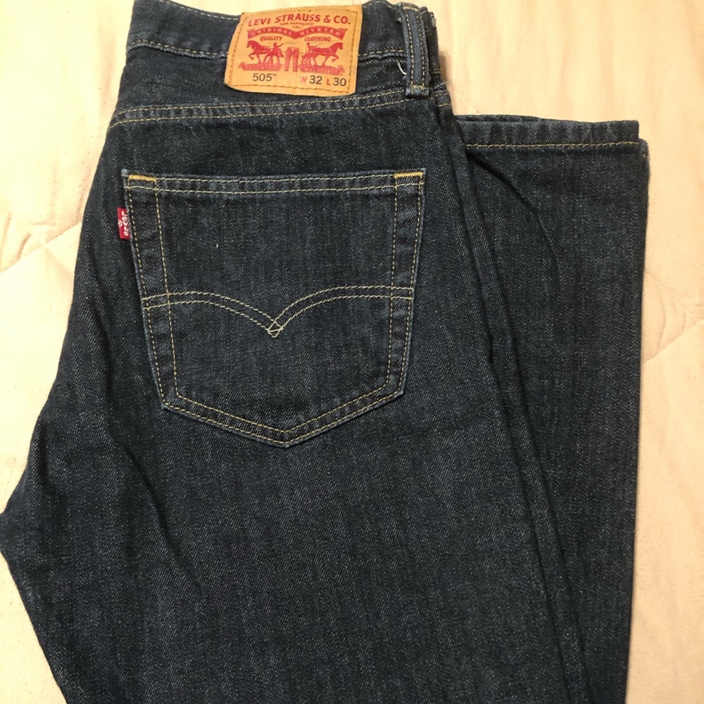 Men’s 505 Levi’s.